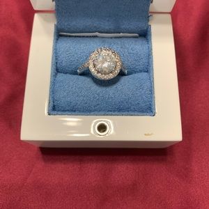 Sparkling! Beautiful 3 Cttw crystal solitaire ring